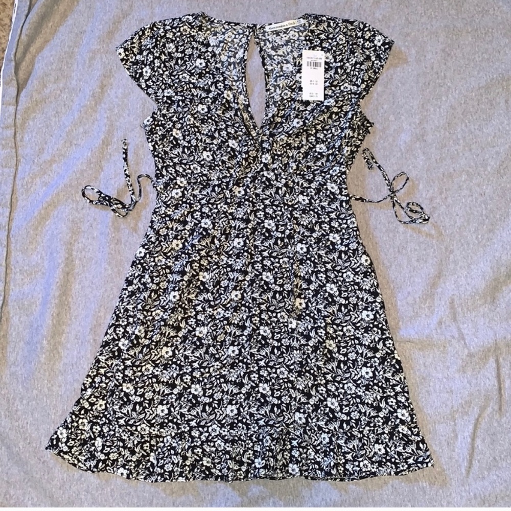 Abercrombie & Fitch black and white floral dress